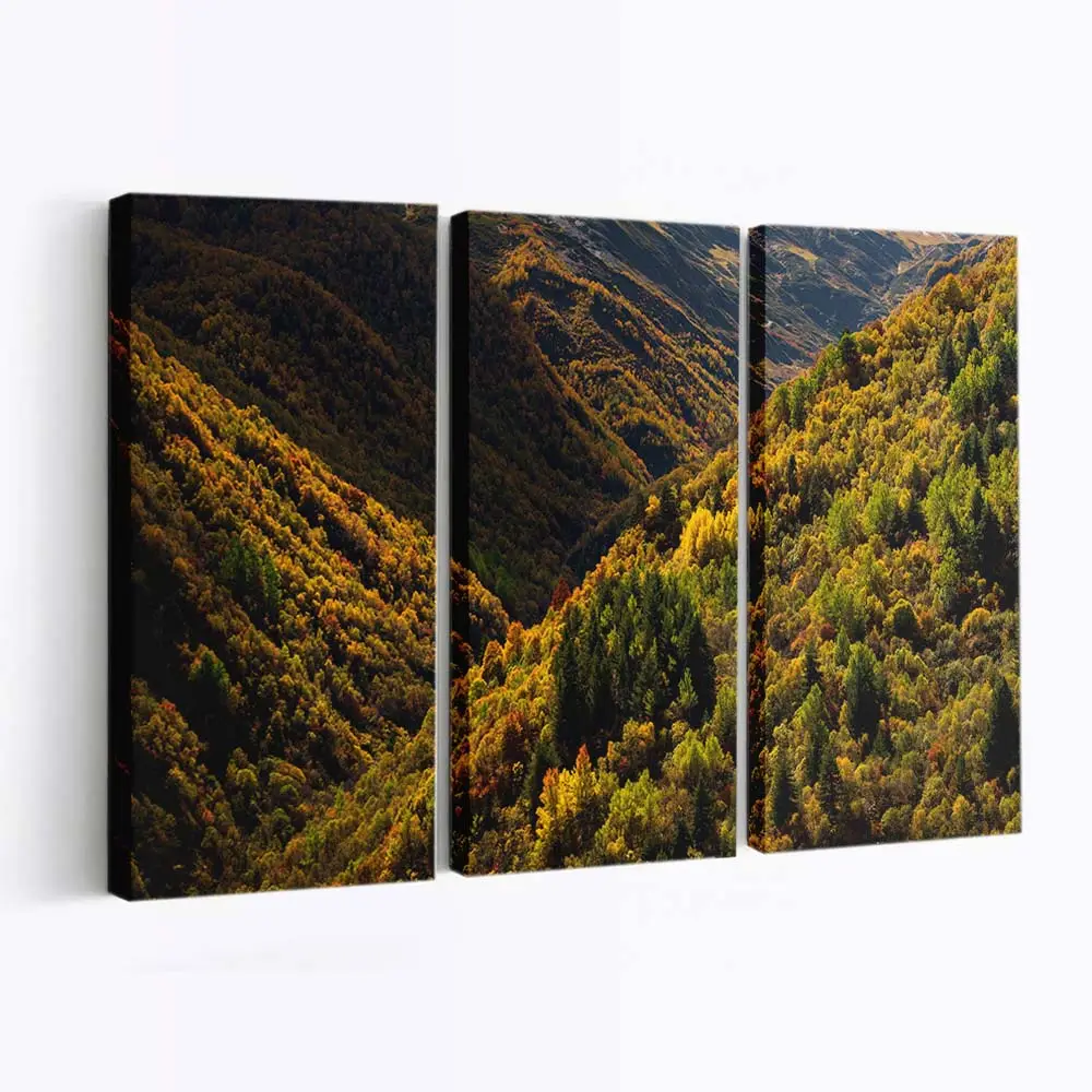 Herbstfarben In Uschguli Georgien Leinwandbild