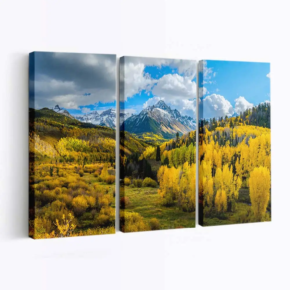 Herbstliche Überglandschaft Mit Gelben Bäumen Leinwandbild