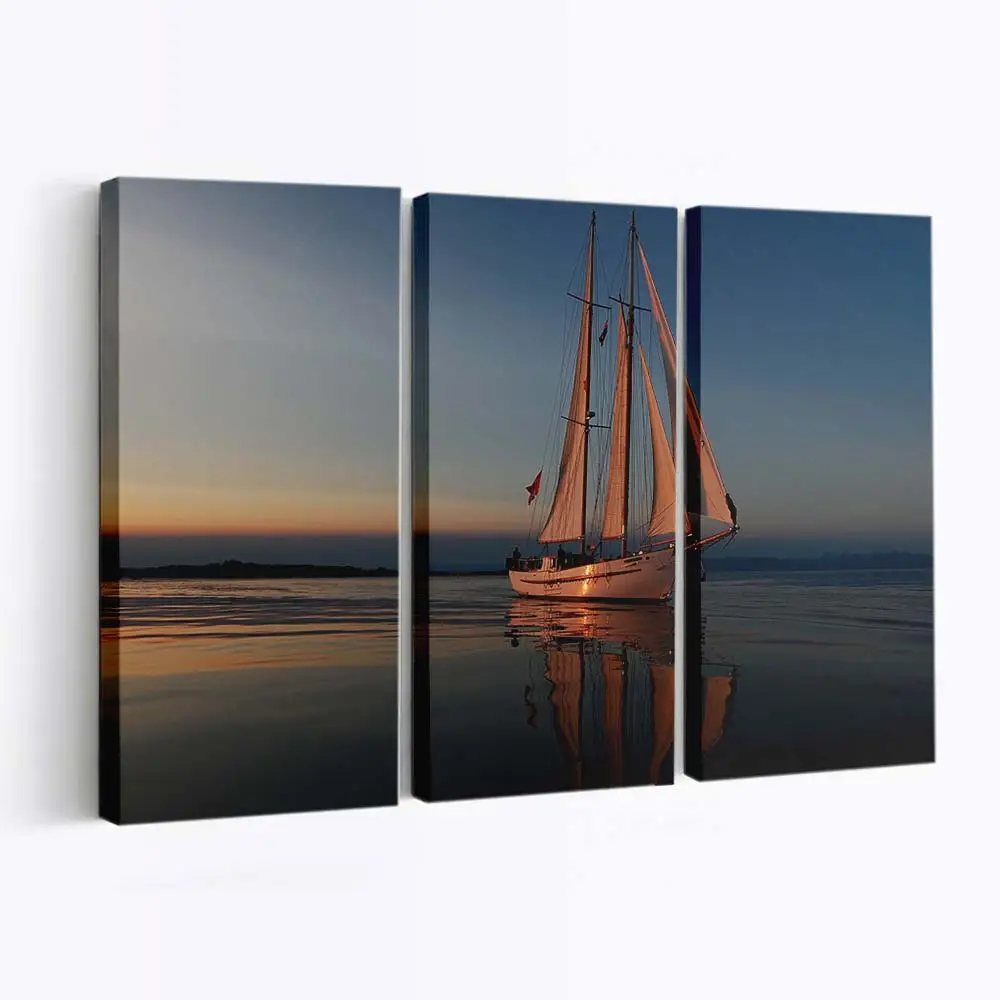 Einsames Boot Verankert an einem Tropischen Strand Leinwandbild