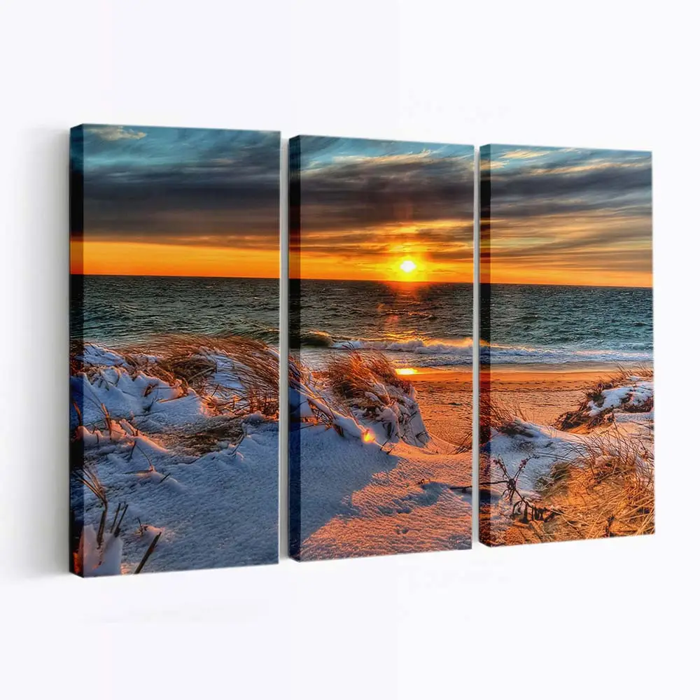 Kalte Verschneite Winterküste am Strand Leinwandbild