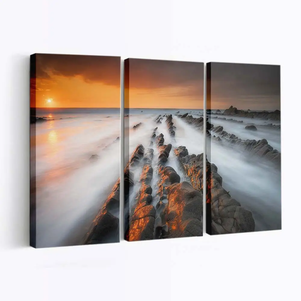 Meeresfelsen am Welcombe Beach im Nebel des Sonnenuntergangs Leinwandbild
