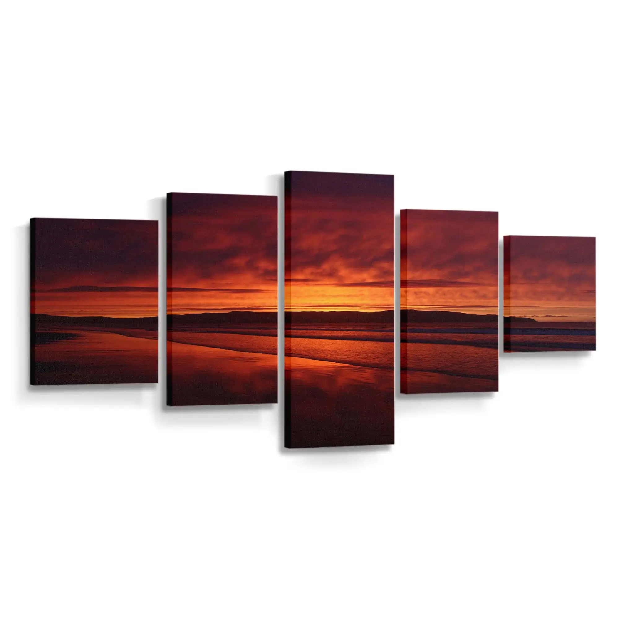 Leuchtend Roter Sonnenuntergangshimmel am Strand Leinwandbild