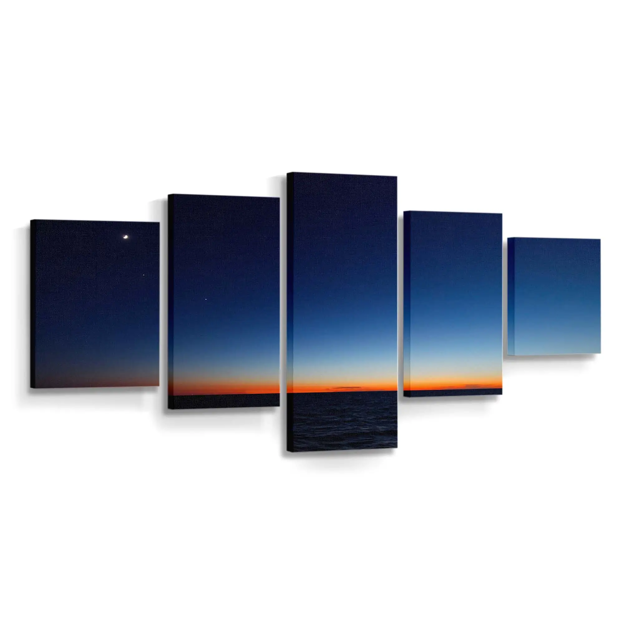 Skyline am Meeresstrand bei Einbruch der Dunkelheit Leinwandbild