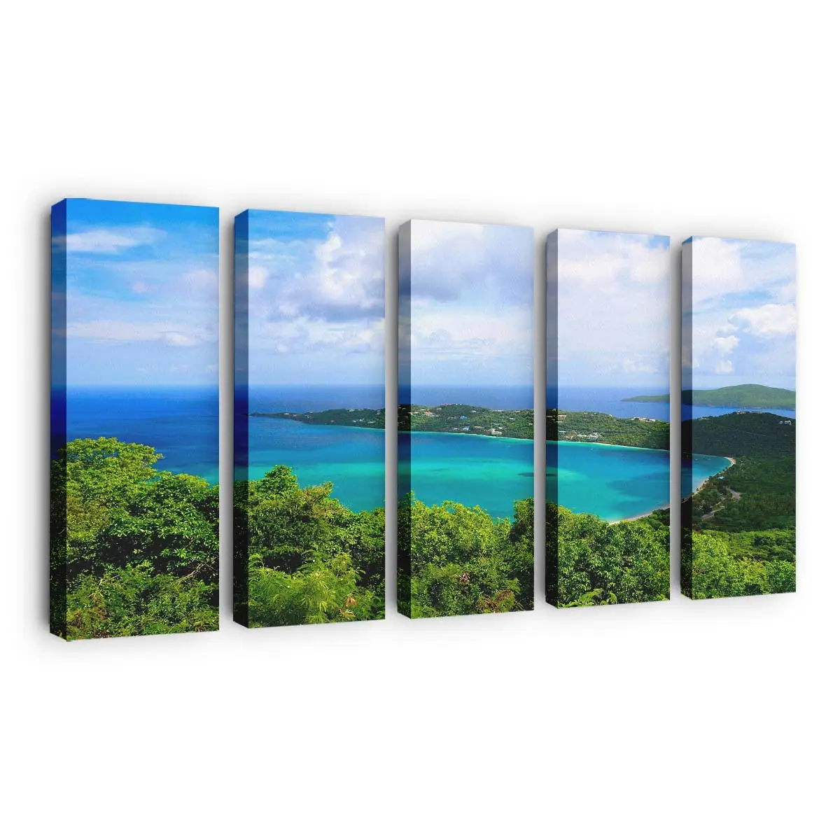 Ruhige Küstenlandschaft einer Meeresbucht Leinwandbild