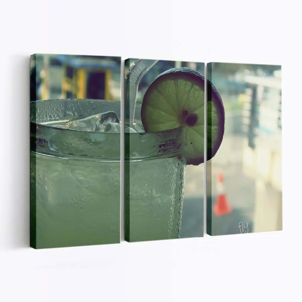 Krug mit Eiskalter Limonade Leinwandbild