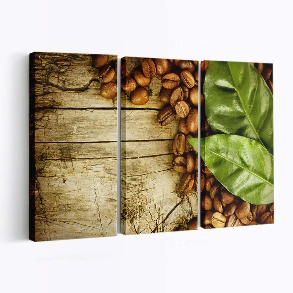 Frische Kaffeebohnen mit Grünen Blättern Leinwandbild