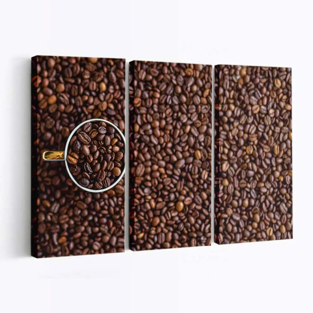 Geröstete Arabica Kaffeebohnen vor Dunklem Hintergrund Leinwandbild
