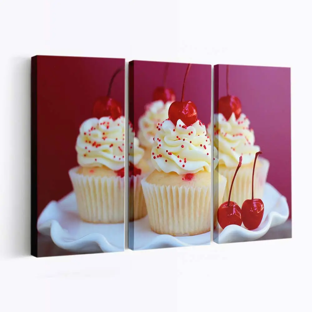 Hausgemachte Kirsch-mandel-cupcakes Leinwandbild
