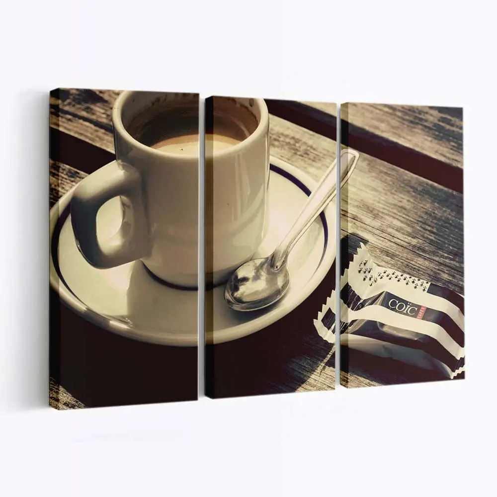 Heiße Tasse Kaffee und Ein Keks Leinwandbild