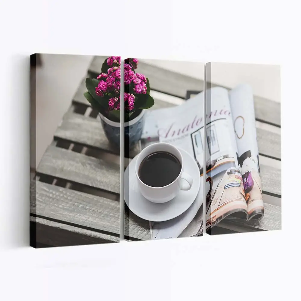 Heiße Tasse Morgenkaffee vor Dunklem Hintergrund Leinwandbild