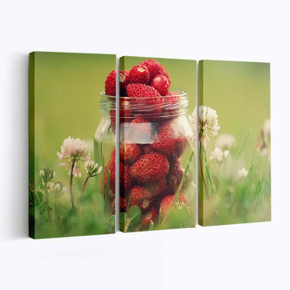 Rustikales Glas mit Süßer Erdbeermarmelade Leinwandbild