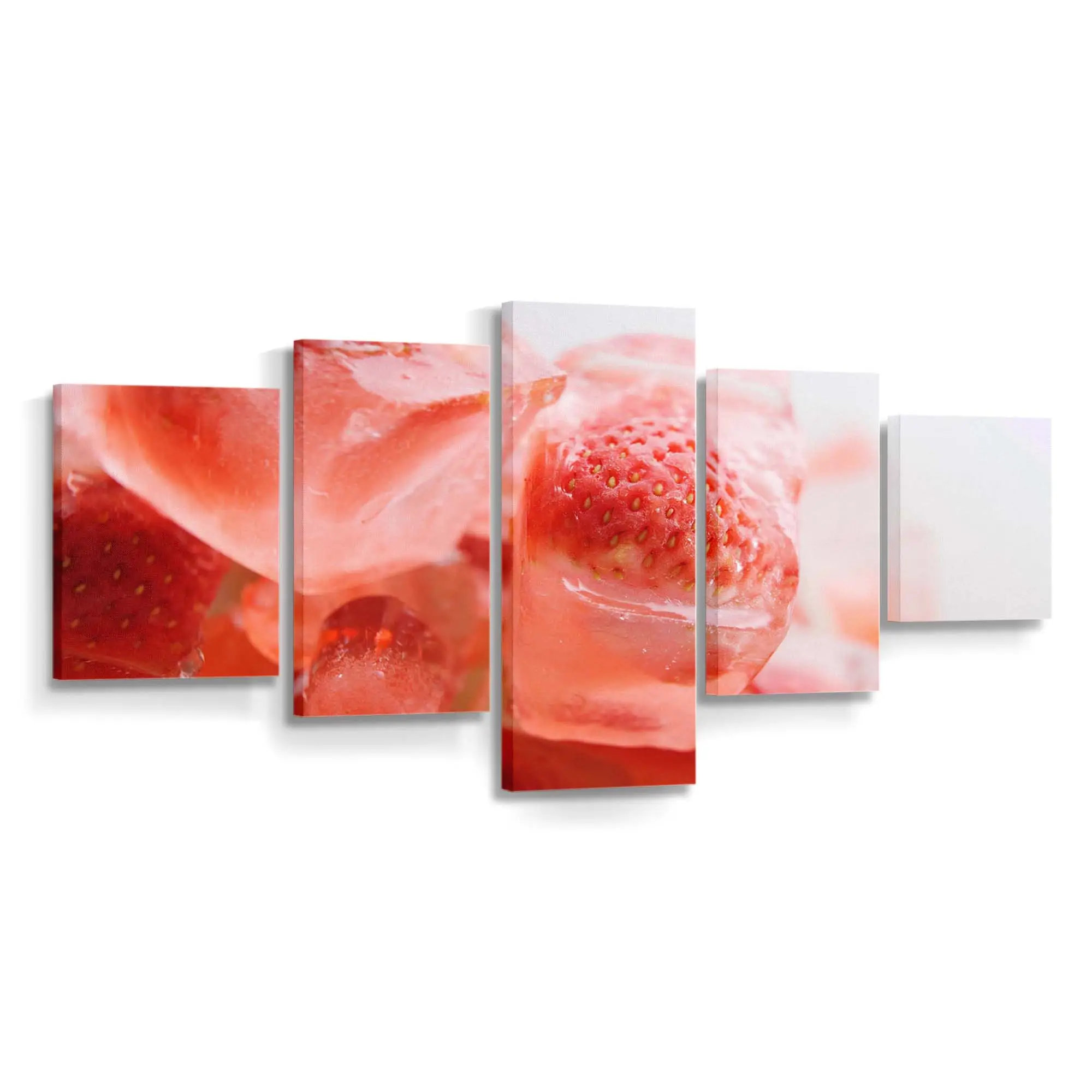 Frische Rote Erdbeeren auf Eiswrfeln Leinwandbild