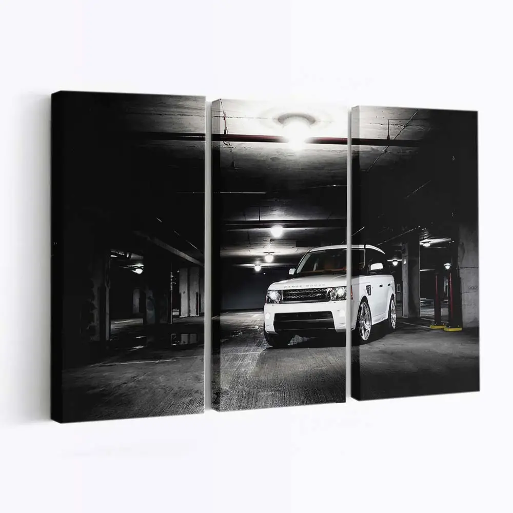 Range Rover Luxus-SUV in dunkler Umgebung – SUV Leinwandbild