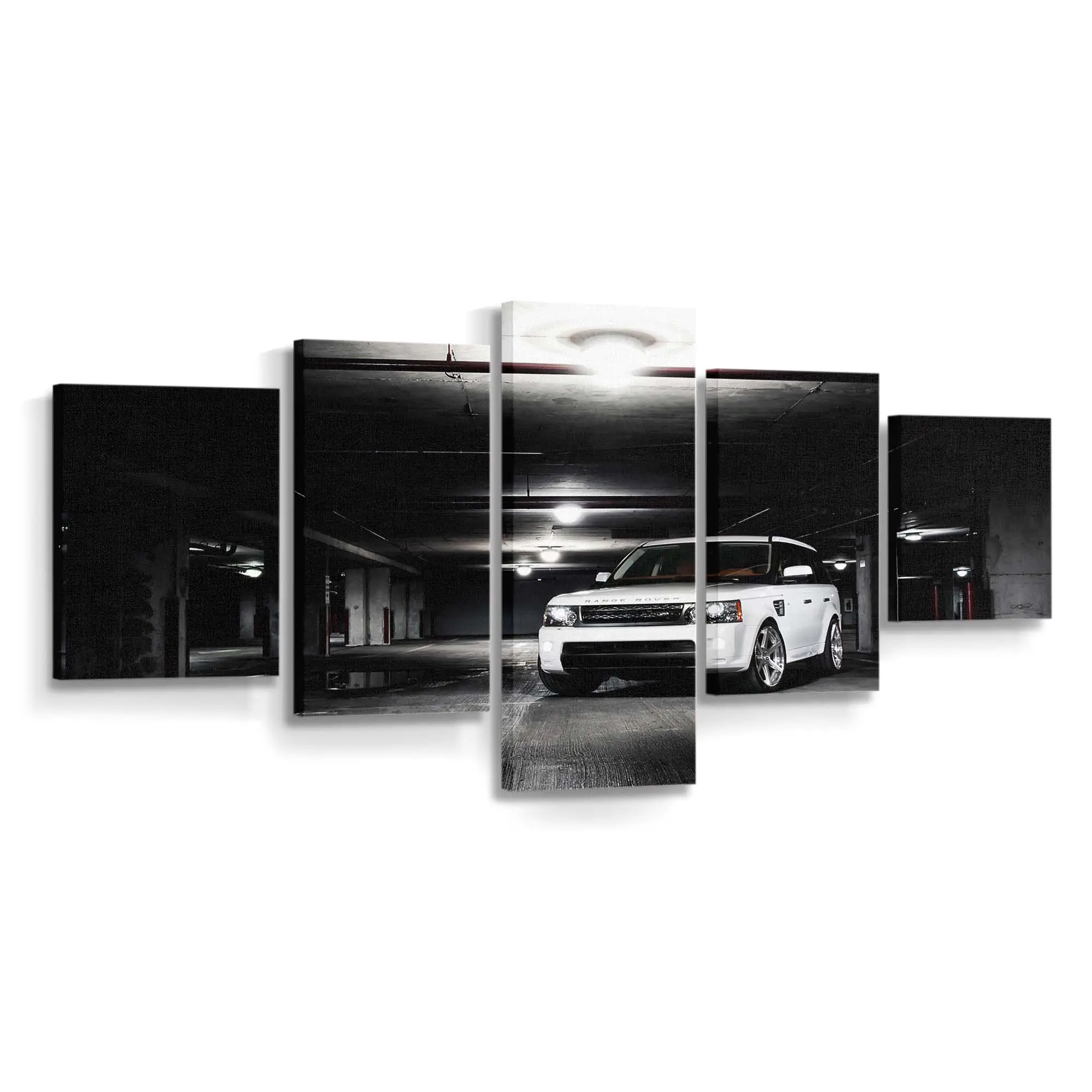 Range Rover Luxus-SUV in dunkler Umgebung – SUV Leinwandbild