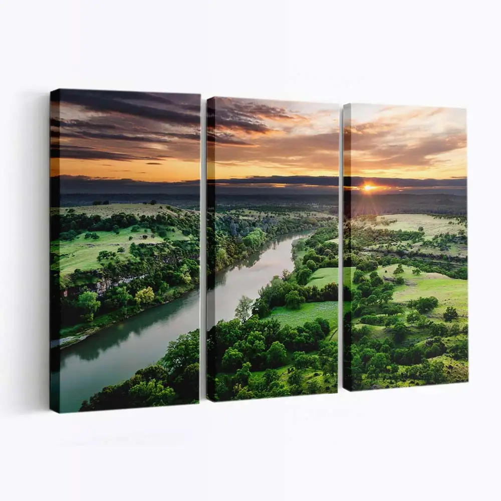 Luftaufnahme eines gewundenen Flusses – Flusslandschaft Leinwandbild