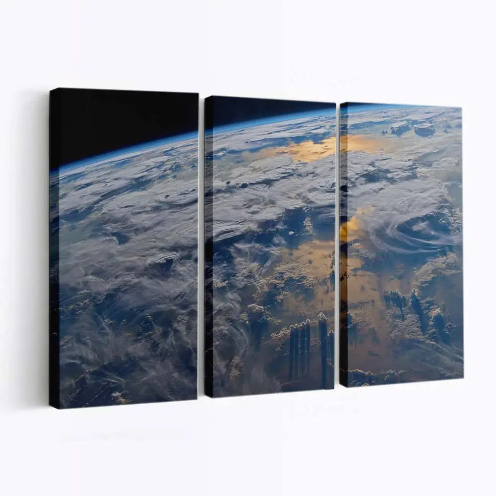 Leuchtende Erde aus dem Weltraum – Weltraum Wandbild