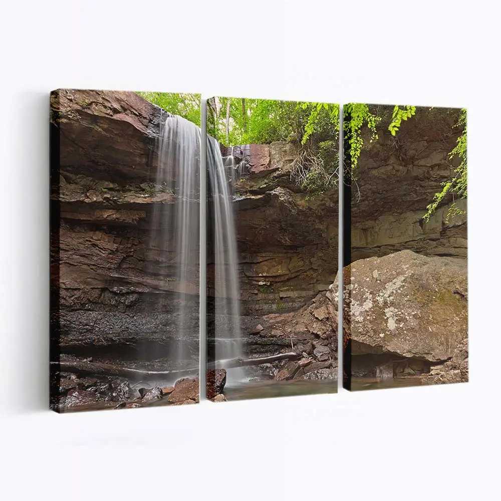 Cucumber Falls in Felsiger Schlucht – Bergwasserfall Leinwandbild
