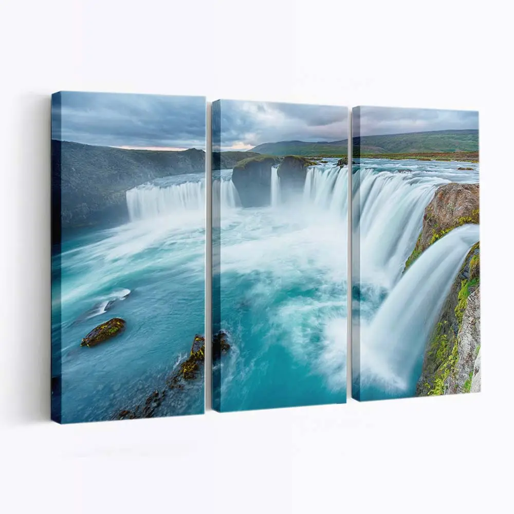 Großer Wasserfall und Wolken – Natur Fotokunst