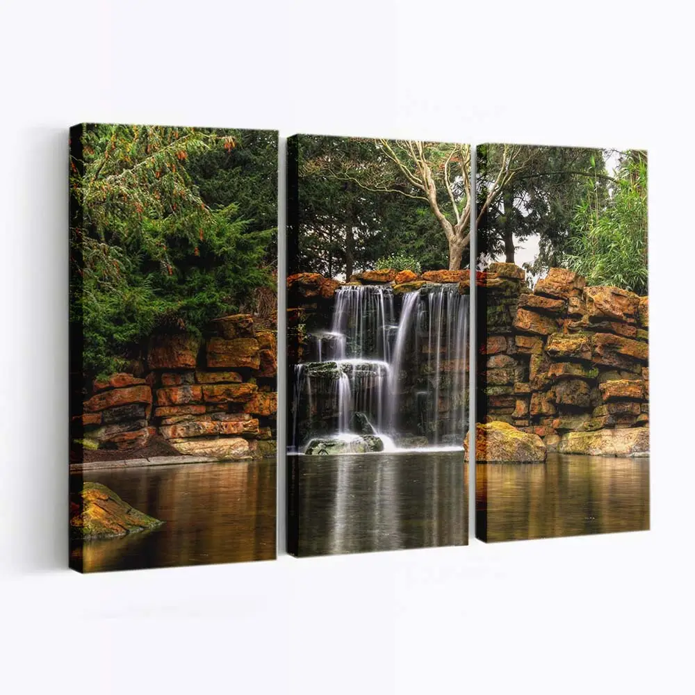 Kleiner Wasserfall im Wald – Natur Wandbild
