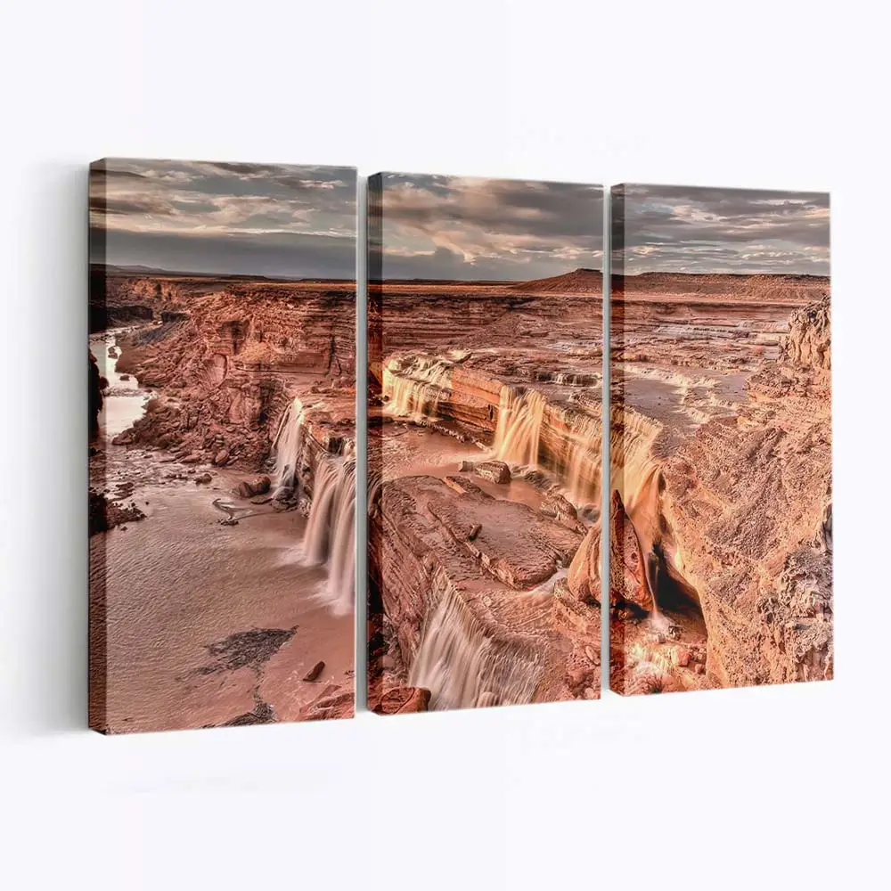 Oase mit Wasserfall in der Wüste – Dschungel Wandbild