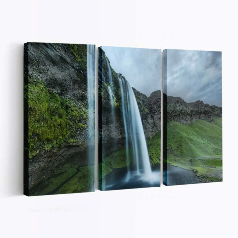 Wasserfall und Schroffe Klippen in Island – Natur Wandbild