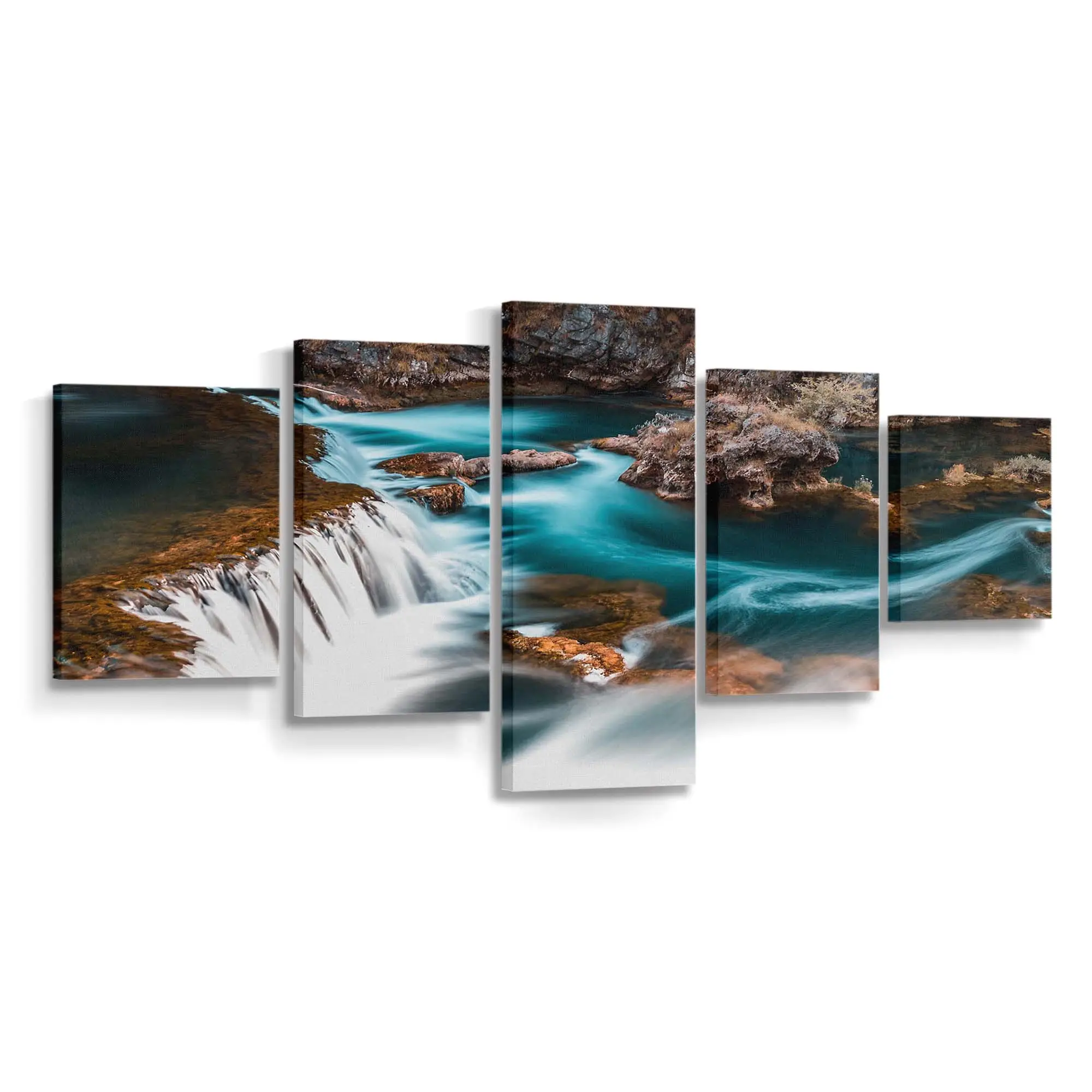 Sanfter Wasserfall in Langzeitbelichtung – Natur Fotokunst