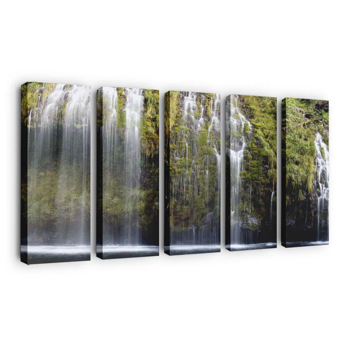 Friedlicher Wasserfall im Wald – Natur Wandbild