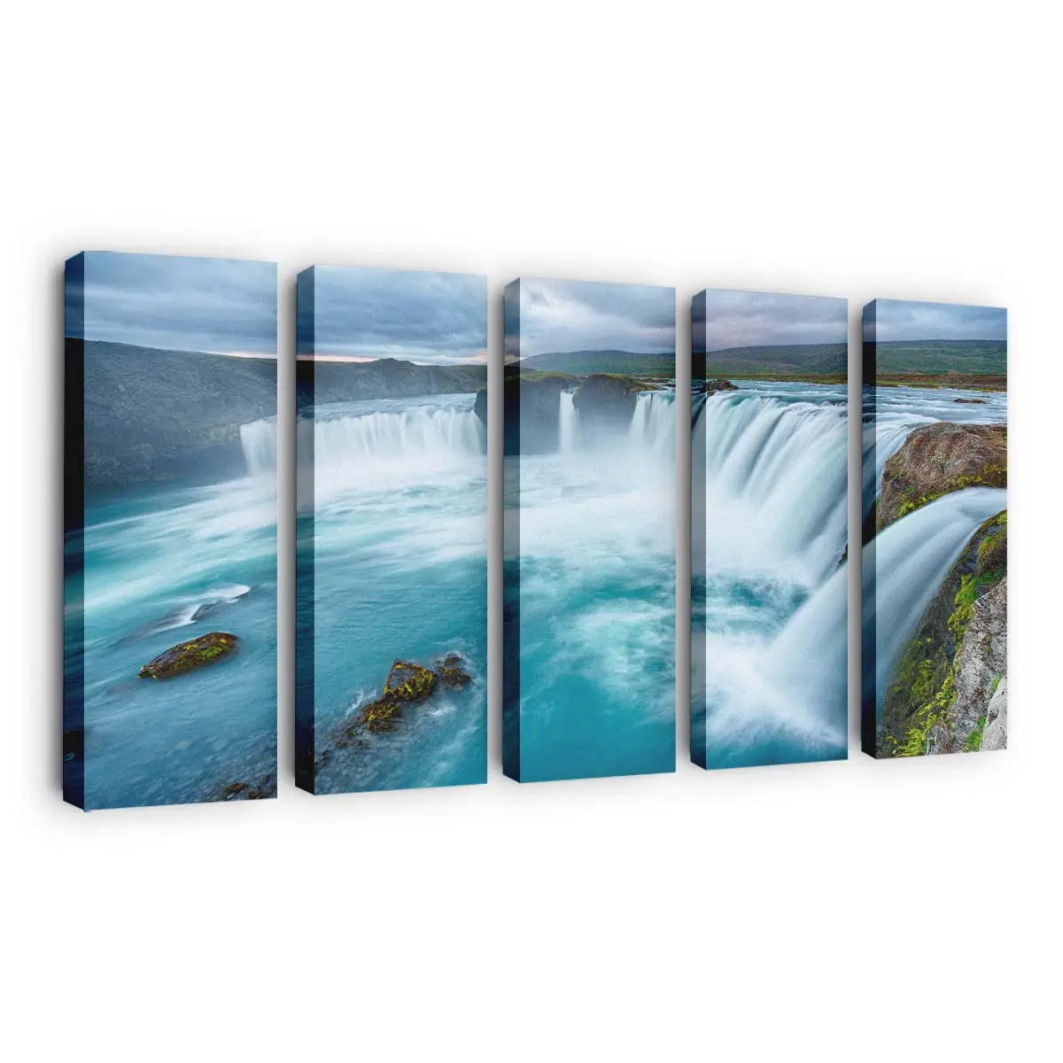 Großer Wasserfall und Wolken – Natur Fotokunst