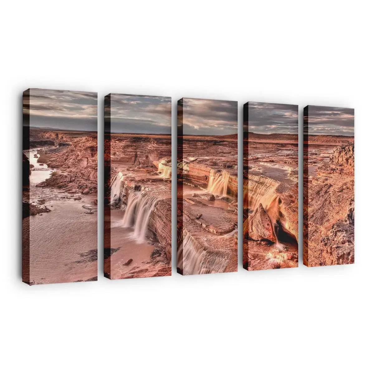 Oase mit Wasserfall in der Wüste – Dschungel Wandbild