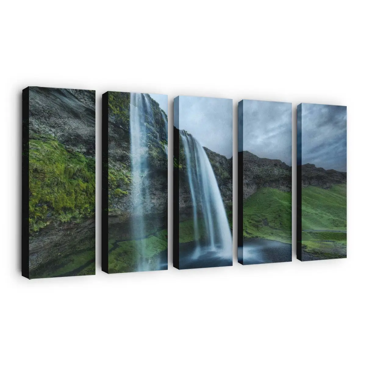 Wasserfall und Schroffe Klippen in Island – Natur Wandbild